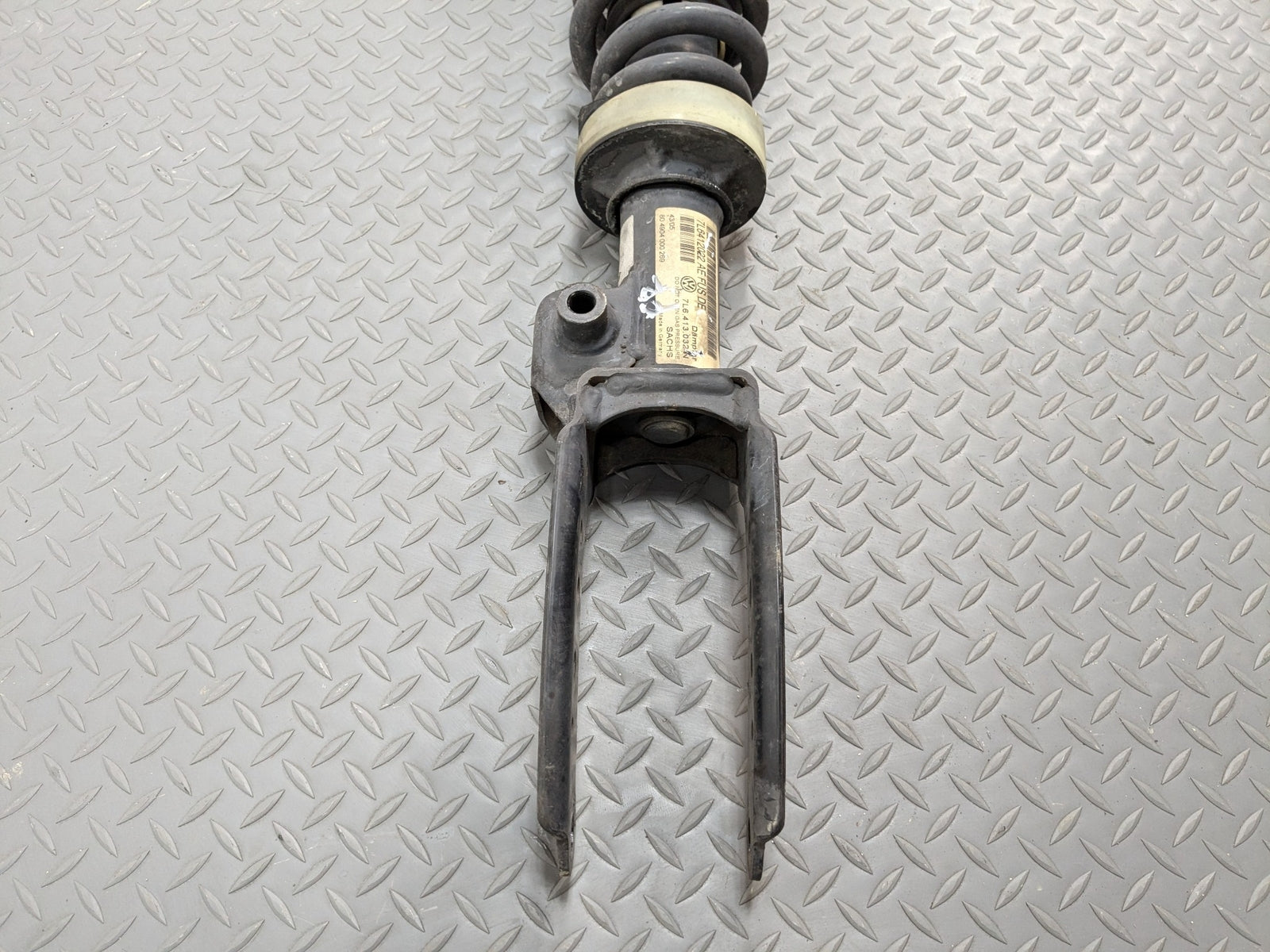 04 - 10 VOLKSWAGEN TOUAREG OEM SHOCK STRUT ABSORBER FRONT RIGHT PASSENGER SIDE